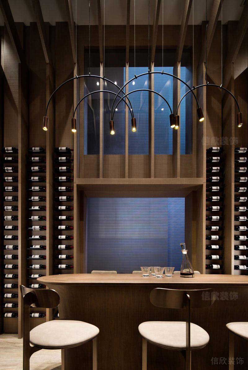全木紋墻面的酒窖設(shè)計效果