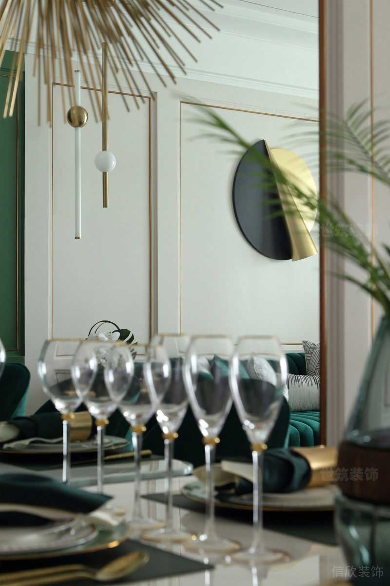 輕奢風(fēng)格豪華別墅餐廳餐具