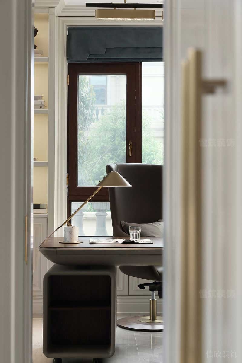 輕奢風(fēng)格樣板間書房一角
