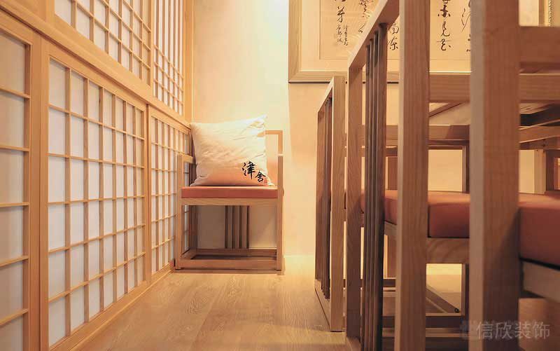 日式風格餐廳公共區(qū)餐椅