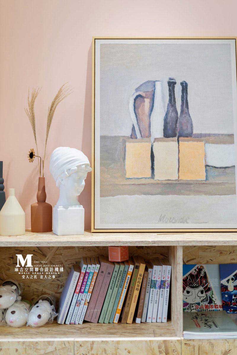 書房原木色書架設(shè)計(jì)效果