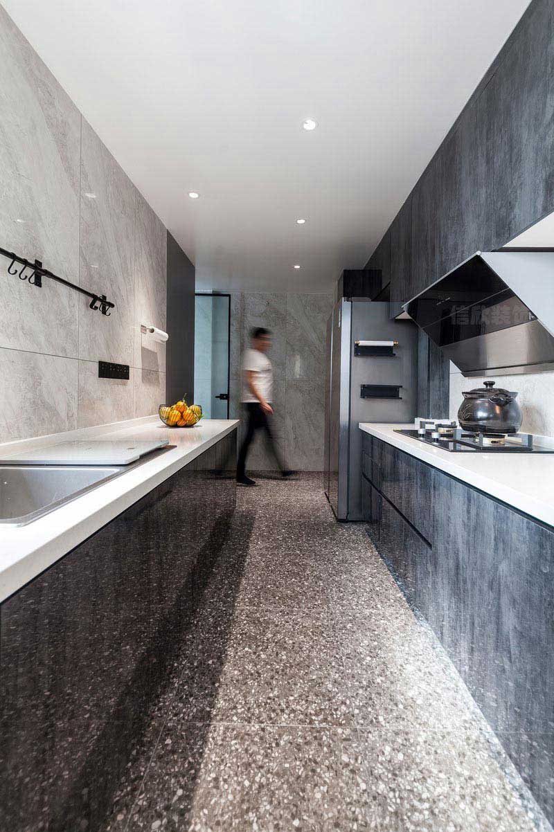 水泥灰色的櫥柜門(mén)板設(shè)計(jì)效果