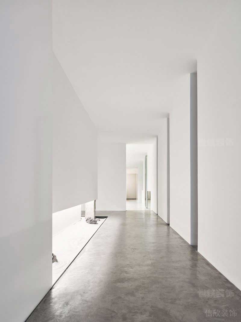 現(xiàn)代純白風(fēng)辦公室過(guò)道地面水泥漆