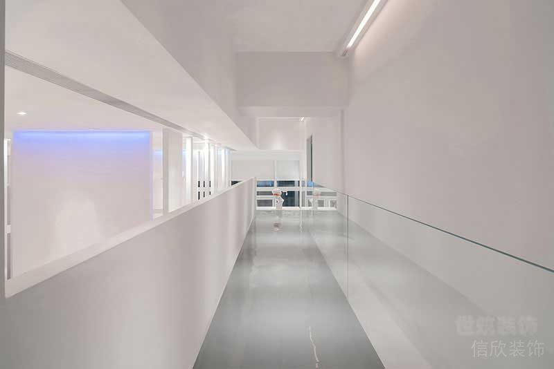 現(xiàn)代純白風(fēng)過道空間氛圍