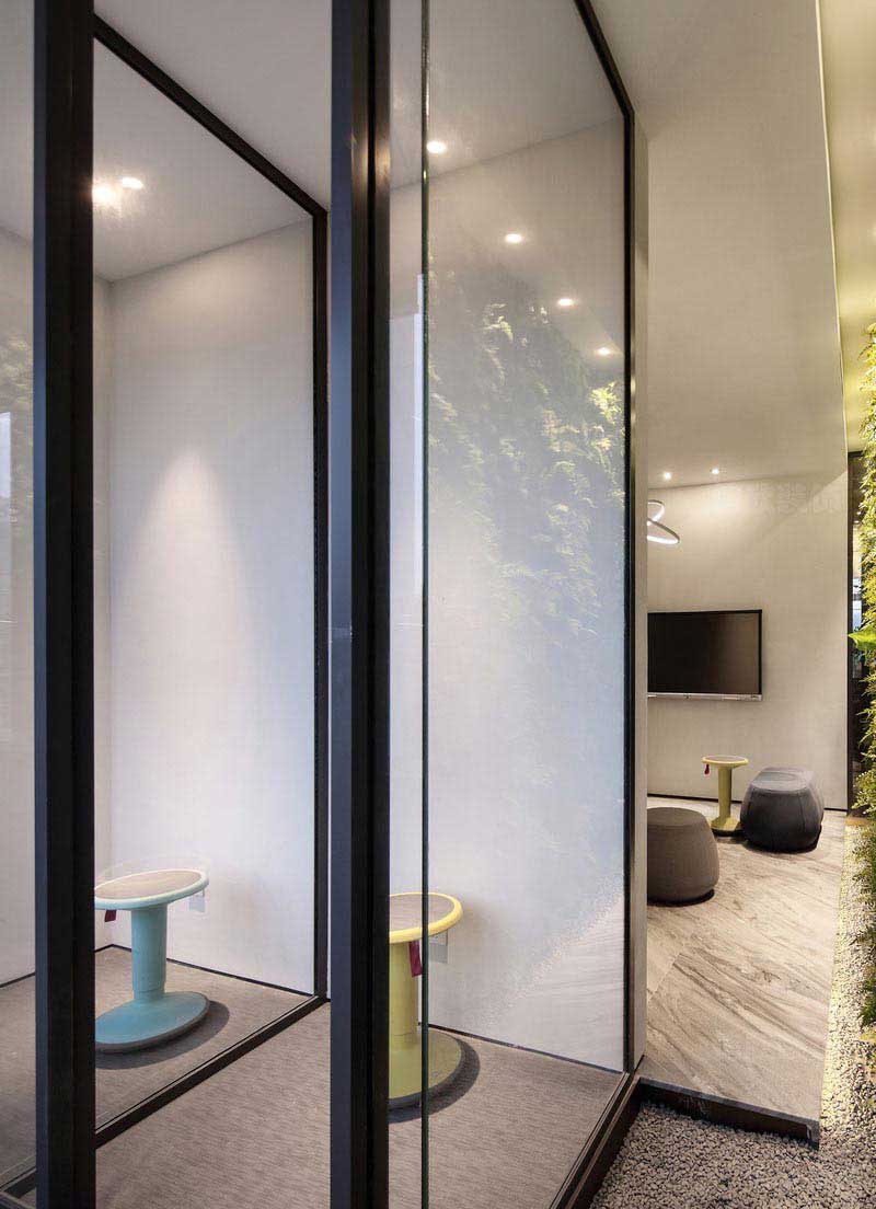 現(xiàn)代風(fēng)格波隔斷裝修隔斷