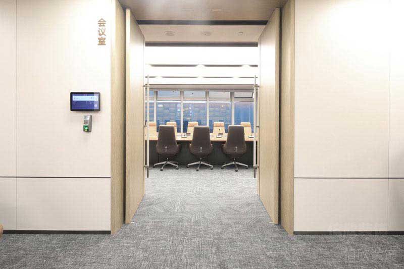 現(xiàn)代風(fēng)格辦公空間會(huì)議室