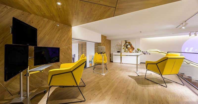 現(xiàn)代風(fēng)格辦公室辦公區(qū)檸檬黃辦公椅