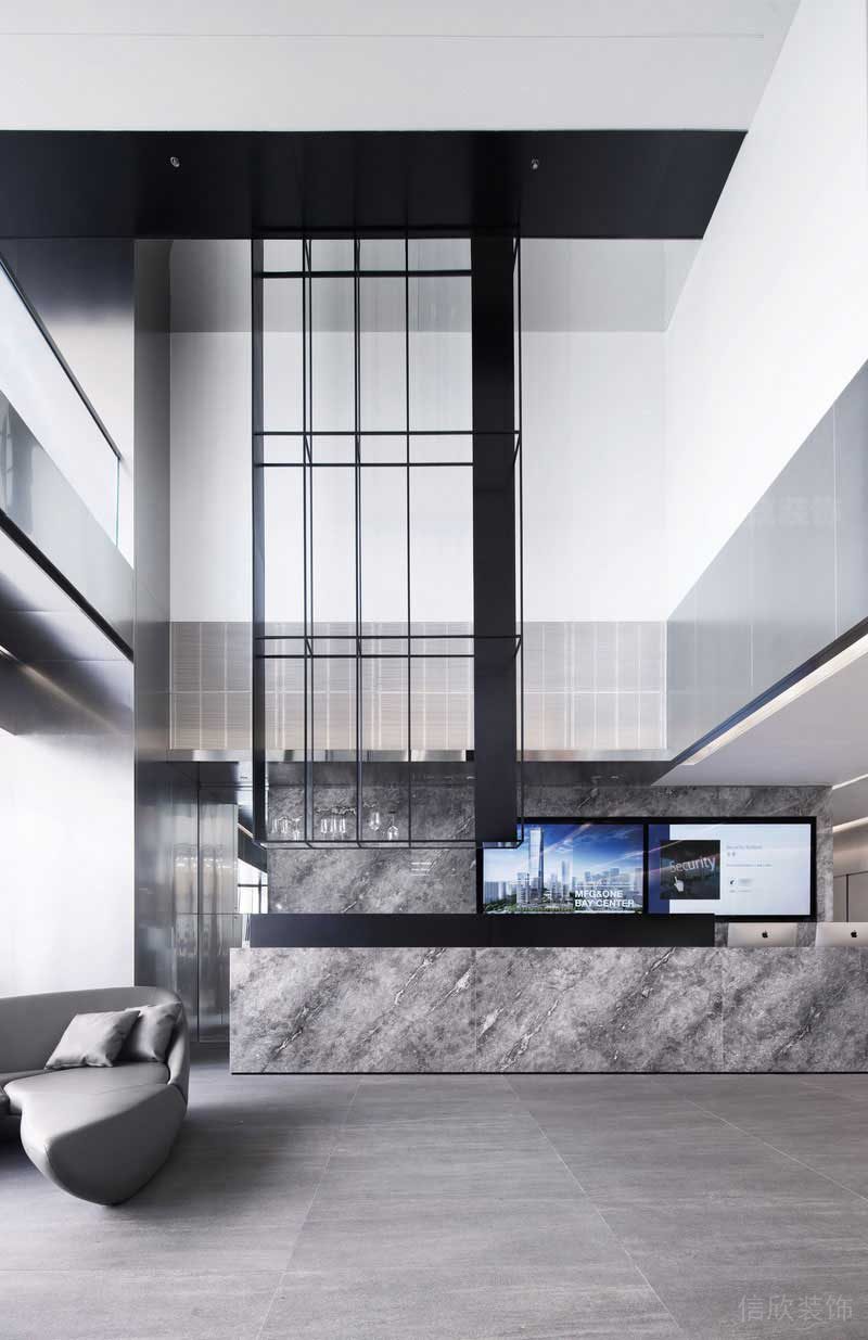 辦公室大廳前臺(tái)區(qū)灰色大理石黑色金屬墻體鏤空隔斷效果圖設(shè)計(jì)