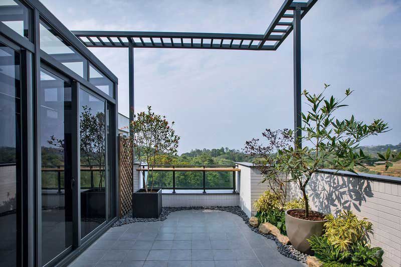 現(xiàn)代風(fēng)格露天陽臺