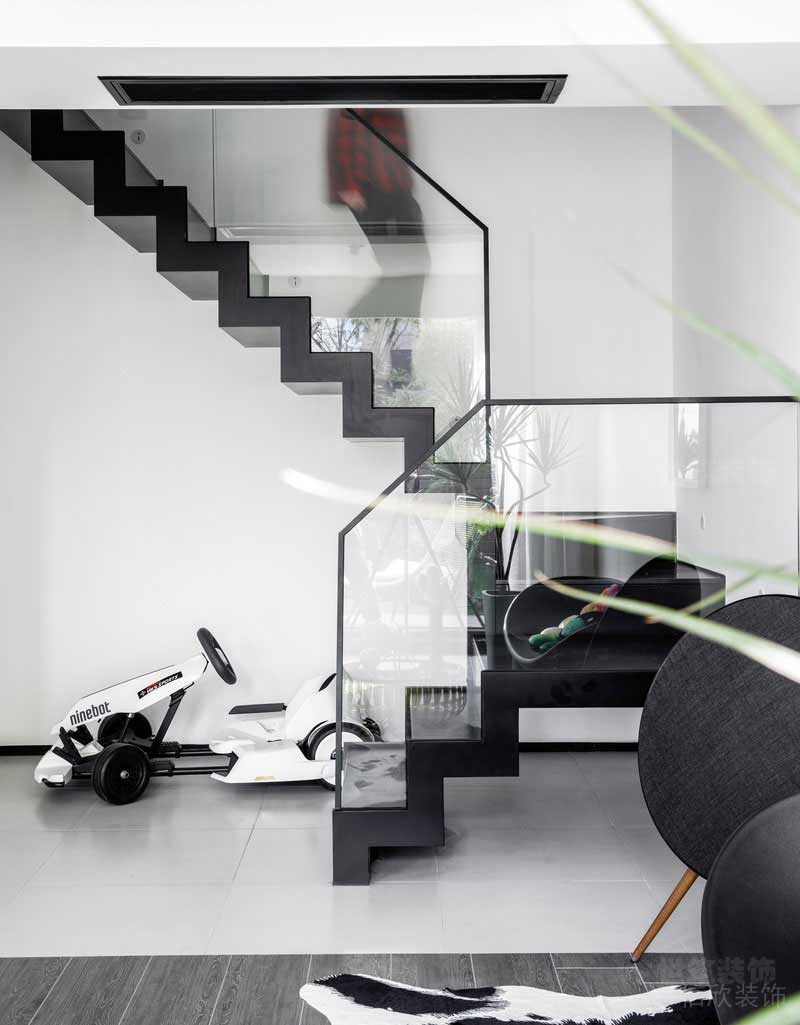 現(xiàn)代風(fēng)格公寓空間樓梯