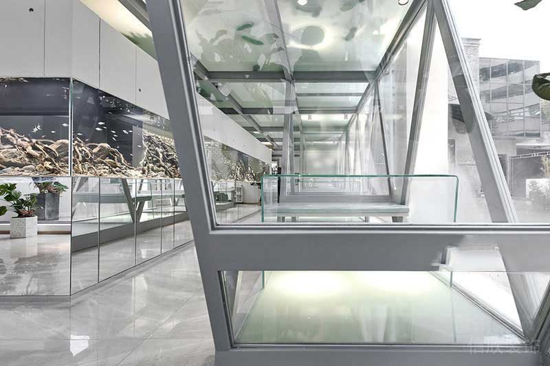 現(xiàn)代風(fēng)格展廳空間過道一角