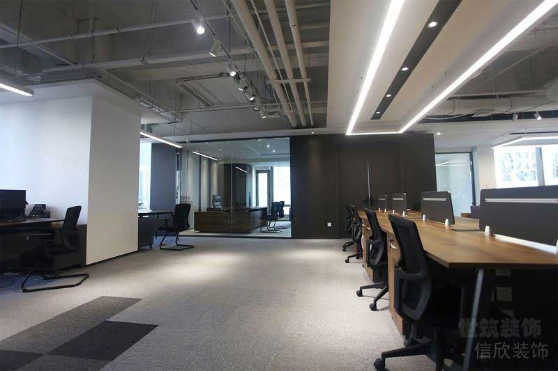 現(xiàn)代工業(yè)風辦公室工作區(qū)燈光效果