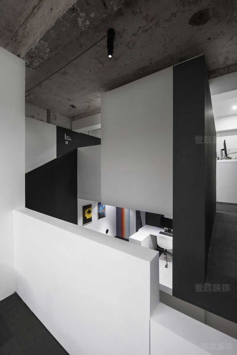 現(xiàn)代工業(yè)風辦公室樓梯實景圖