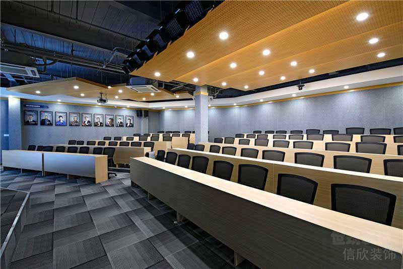 現(xiàn)代工業(yè)風辦公室培訓交流室