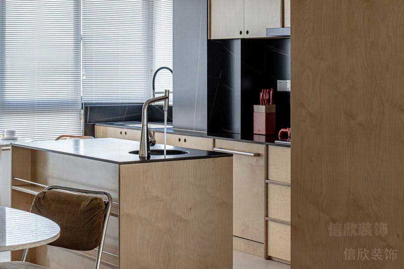 現(xiàn)代原木家居餐廚