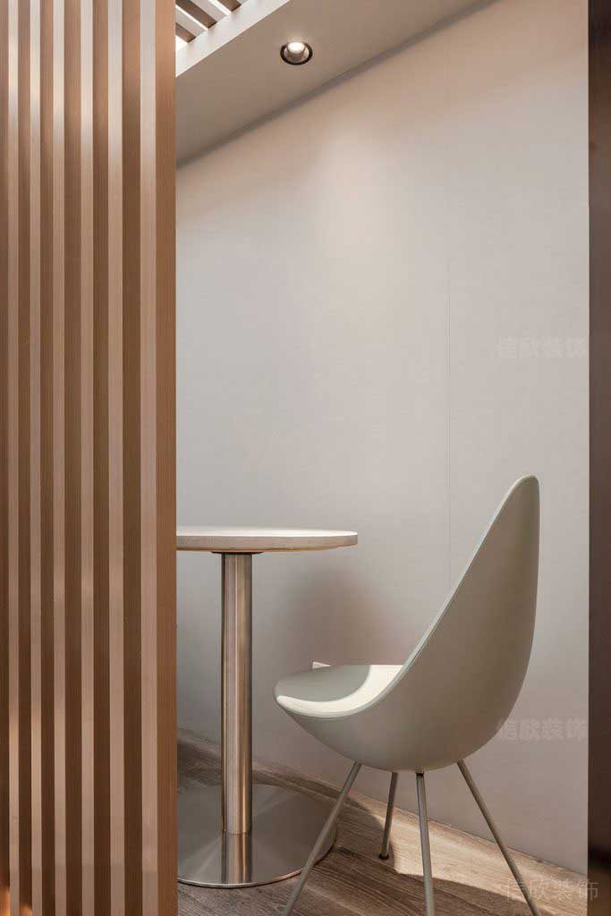 新房現(xiàn)代輕奢風休閑椅效果圖