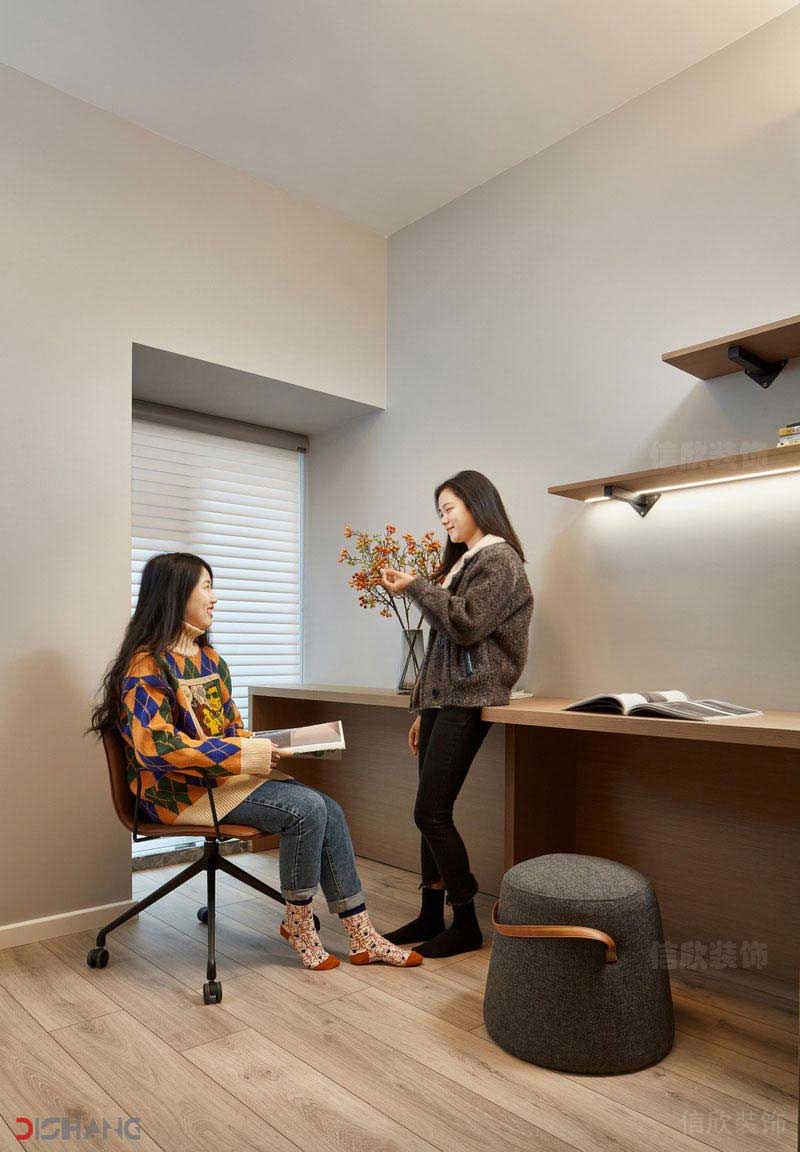 新居現(xiàn)代簡(jiǎn)約風(fēng)書(shū)房效果圖(2)