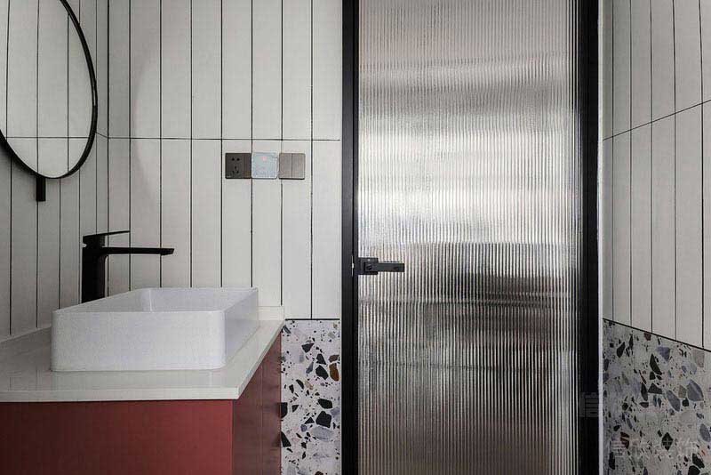 新居現(xiàn)代簡約風(fēng)衛(wèi)生間效果圖(3)