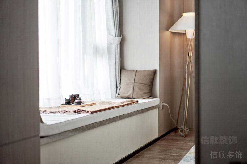 新居現(xiàn)代簡約風(fēng)臥室飄窗效果圖