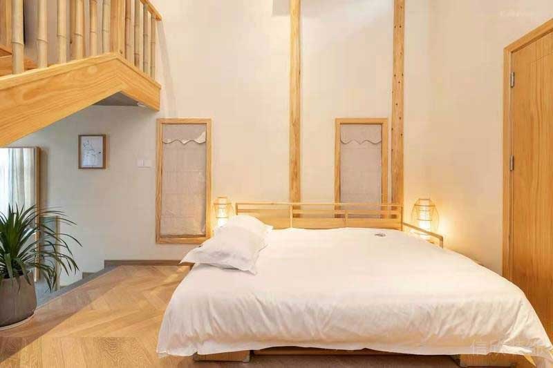 新中式原木簡約風(fēng)復(fù)式公寓休息區(qū)