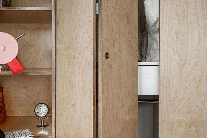 原木現(xiàn)代風(fēng)家居儲(chǔ)物柜