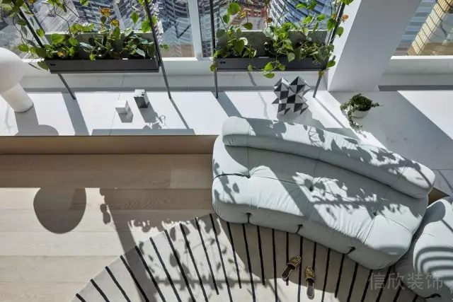 簡(jiǎn)約的辦公室灰色布藝沙發(fā)