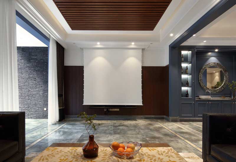 品茗區(qū)的另一邊則是觀影娛樂的地方，休息之余，可以和家人朋友一起觀影唱歌，增進感情。