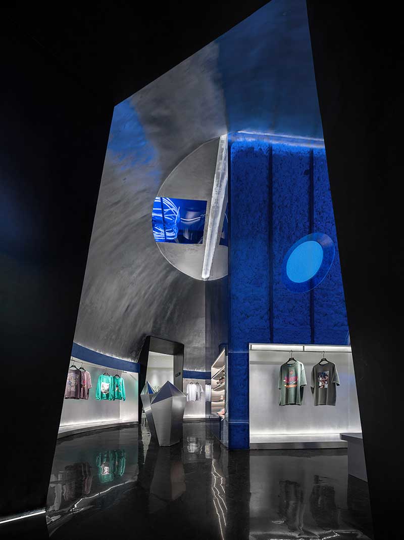 深圳鹽田區(qū)服裝店裝修設(shè)計服裝展示區(qū) 深圳鹽田區(qū)服裝店裝修設(shè)計服裝展示區(qū)