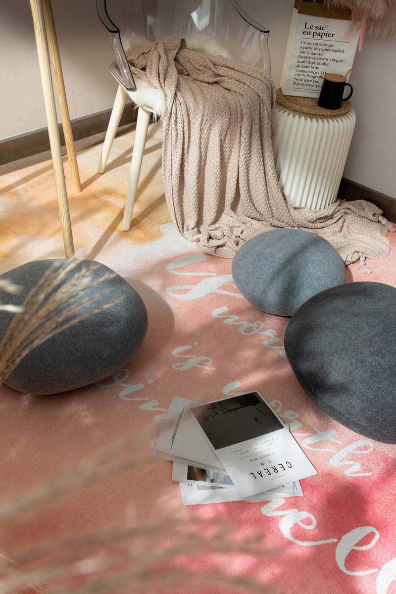 深圳羅湖區(qū)極簡風(fēng)80平方復(fù)式小戶型裝修設(shè)計娛樂區(qū)抱枕 深圳羅湖區(qū)極簡風(fēng)80平方復(fù)式小戶型裝修設(shè)計娛樂區(qū)抱枕