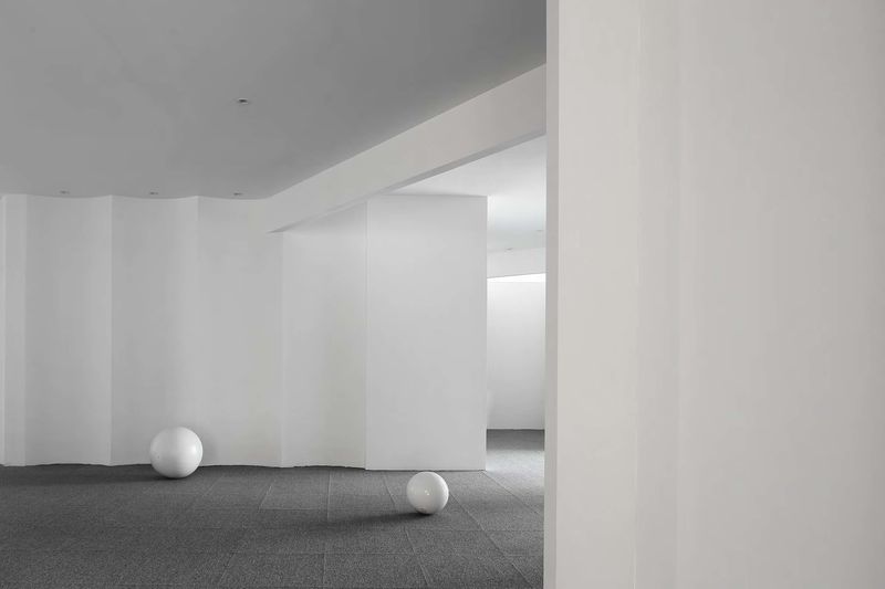 深圳龍華大浪極簡風(fēng)格辦公室裝修走廊墻面隔斷 深圳龍華大浪極簡風(fēng)格辦公室裝修走廊墻面隔斷