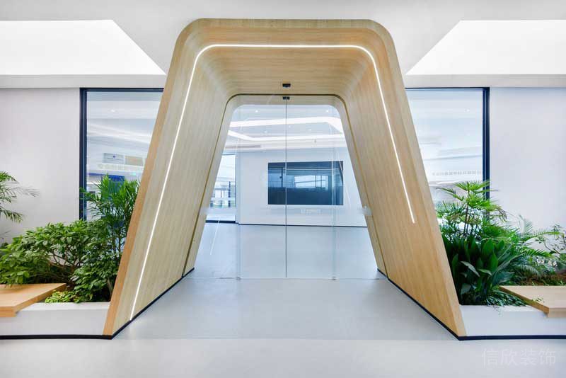 深圳龍華現(xiàn)代風(fēng)格大型辦公室裝修設(shè)計原木門洞 深圳龍華現(xiàn)代風(fēng)格大型辦公室裝修設(shè)計原木門洞