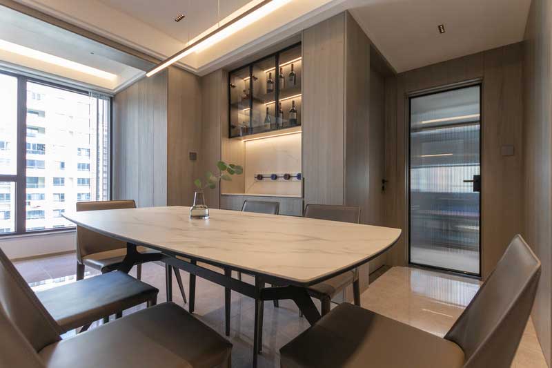 深圳羅湖區(qū)現(xiàn)代簡(jiǎn)約家庭新房裝修餐廳酒柜 深圳羅湖區(qū)現(xiàn)代簡(jiǎn)約家庭新房裝修餐廳酒柜