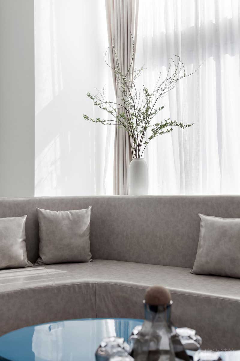 深圳寶安現(xiàn)代白色調(diào)家庭裝修案例綠植裝飾 深圳寶安現(xiàn)代白色調(diào)家庭裝修案例綠植裝飾