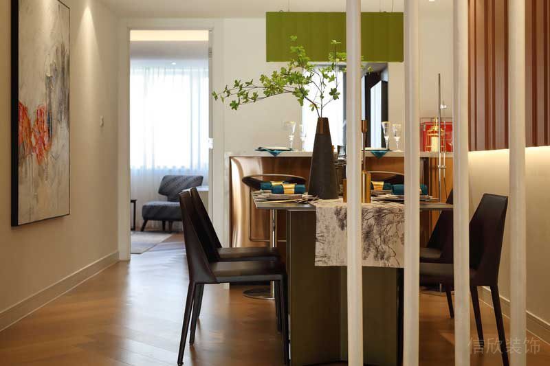 深圳羅湖區(qū)現(xiàn)代輕奢風(fēng)200平方家庭住房裝修餐廳家具