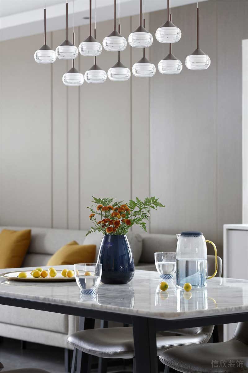 深圳羅湖區(qū)現(xiàn)代簡約風家庭新房裝修工程餐桌擺設 深圳羅湖區(qū)現(xiàn)代簡約風家庭新房裝修工程餐桌擺設