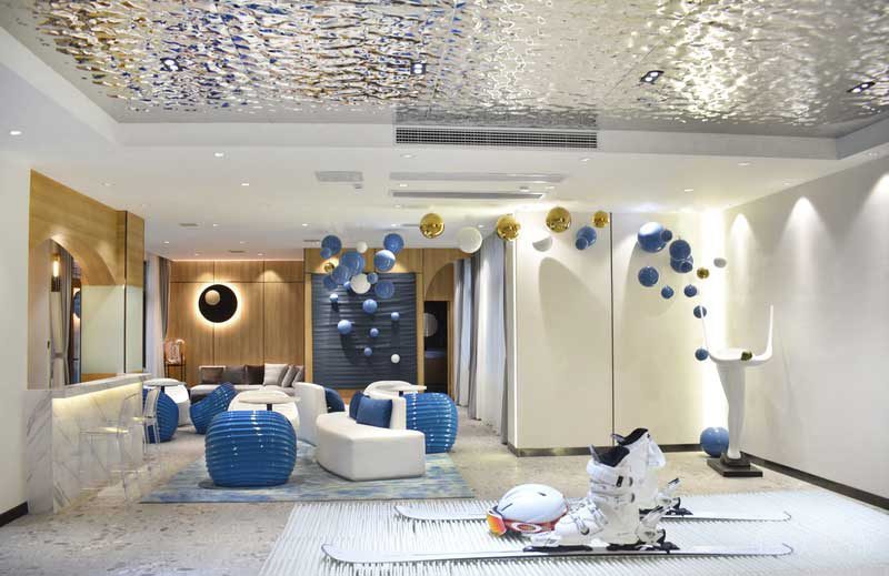 深圳鹽田區(qū)現(xiàn)代中式風(fēng)格辦公室裝修設(shè)計不銹鋼波紋板