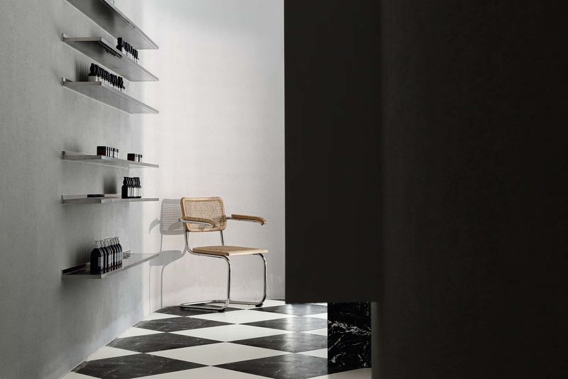 深圳龍華大浪極簡風(fēng)格辦公室裝修展廳陳列架 深圳龍華大浪極簡風(fēng)格辦公室裝修展廳陳列架