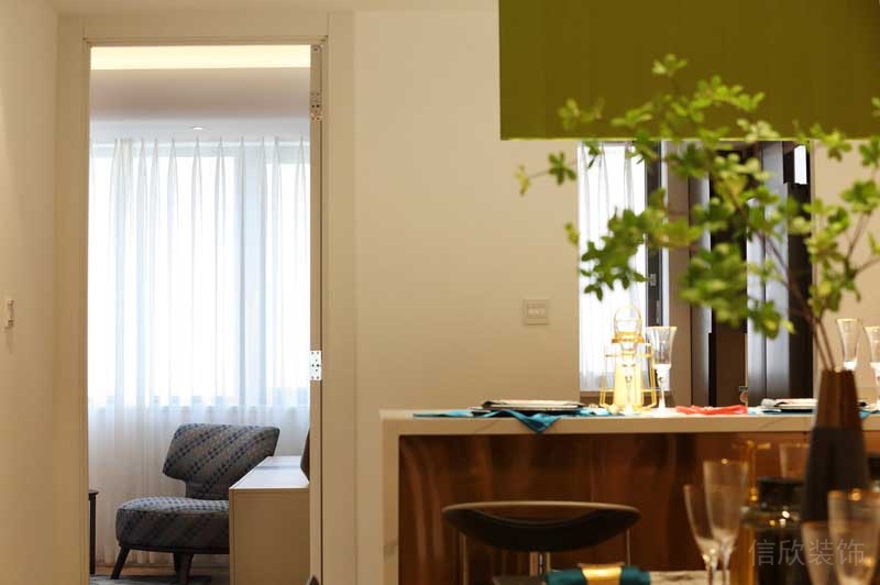 深圳羅湖區(qū)現(xiàn)代輕奢風(fēng)200平方家庭住房裝修餐廳吧臺 深圳羅湖區(qū)現(xiàn)代輕奢風(fēng)200平方家庭住房裝修餐廳吧臺
