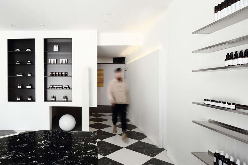 深圳龍華大浪極簡風(fēng)格辦公室裝修展廳陳列柜 深圳龍華大浪極簡風(fēng)格辦公室裝修展廳陳列柜