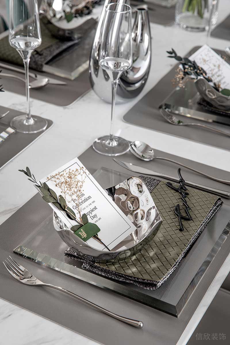 深圳龍華現(xiàn)代輕奢家庭裝修案例餐桌餐椅