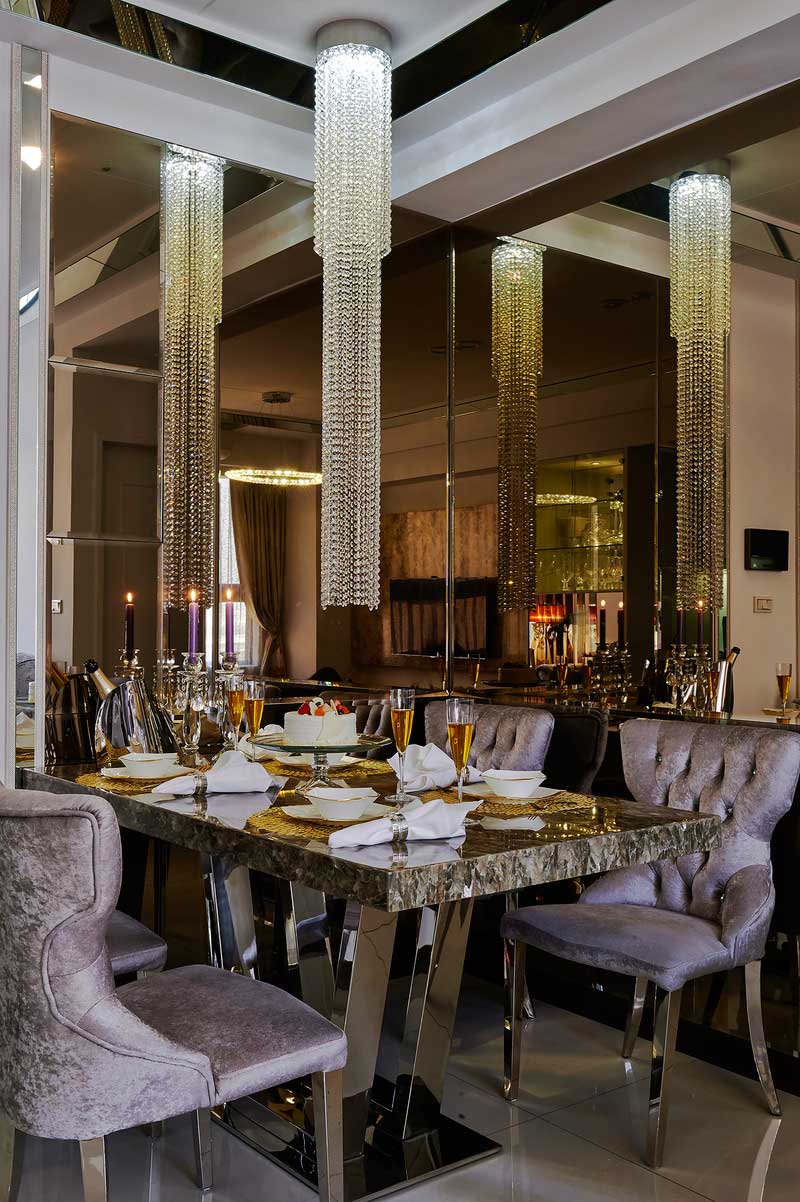 深圳龍華區(qū)大浪現(xiàn)代輕奢風家庭三居室裝修圖餐桌餐椅