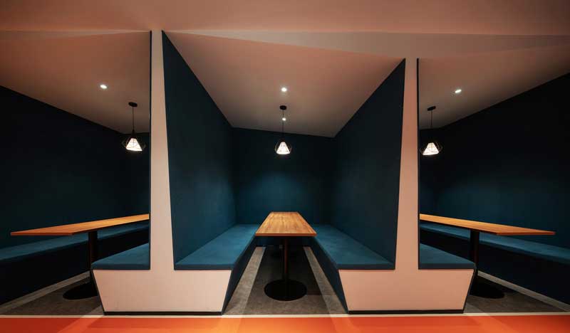 辦公室面試區(qū)藍色的布藝卡座