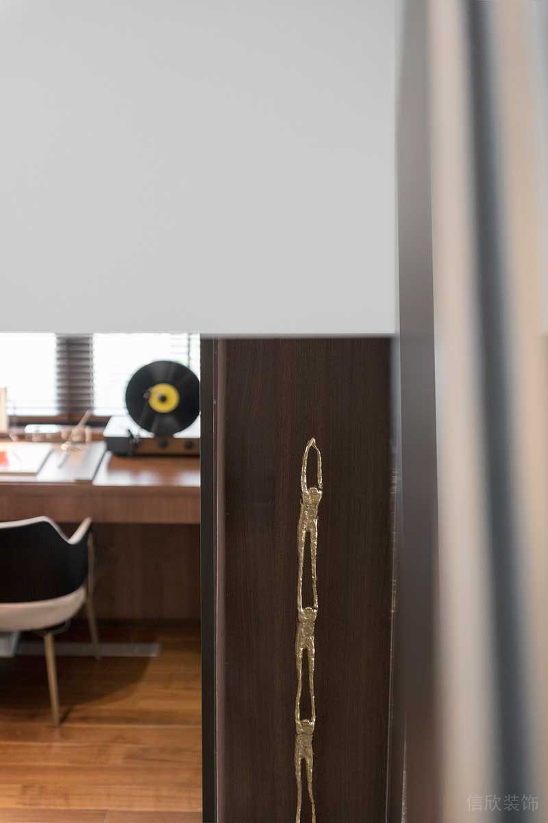 深圳南山區(qū)現(xiàn)代輕奢住宅新房裝修書房藝術裝飾品