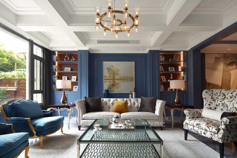 藍色的沙發(fā)背景墻兩邊裝飾柜效果圖