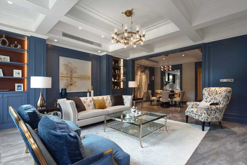 藍(lán)色的歐式風(fēng)情客廳裝修效果圖