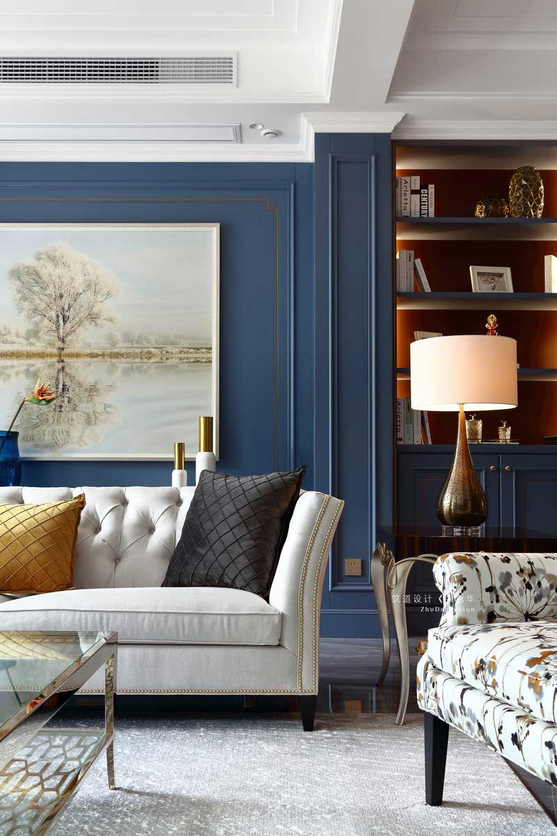 藍色的沙發(fā)背景墻裝修圖