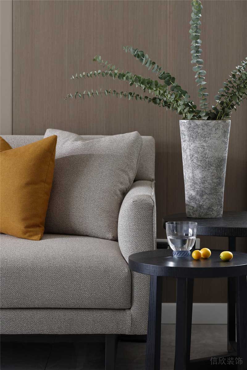 深圳羅湖區(qū)現(xiàn)代簡約風家庭新房裝修工程灰色沙發(fā) 深圳羅湖區(qū)現(xiàn)代簡約風家庭新房裝修工程灰色沙發(fā)