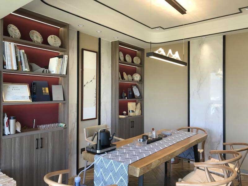 深圳市羅湖區(qū)新中式家庭住房舊房改造茶藝區(qū)完工實(shí)景圖