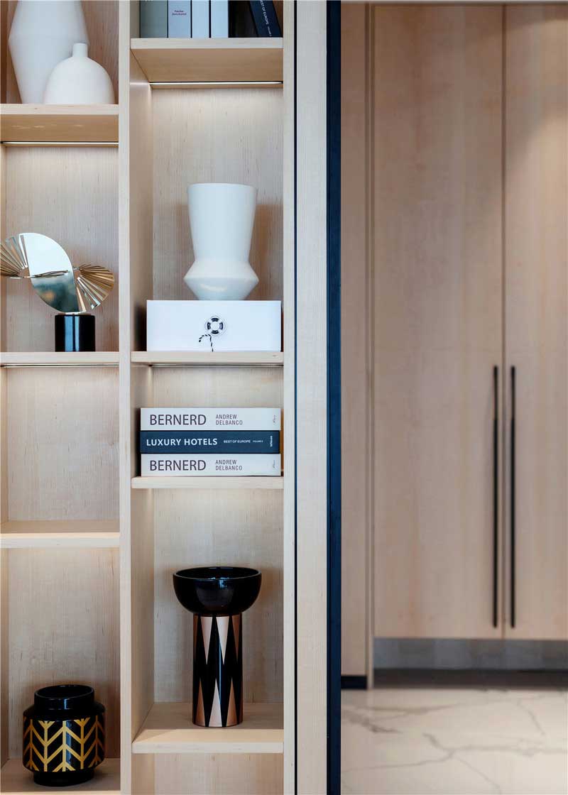 深圳鹽田區(qū)輕奢風格舊房裝修施工案例陳列柜 深圳鹽田區(qū)輕奢風格舊房裝修施工案例陳列柜