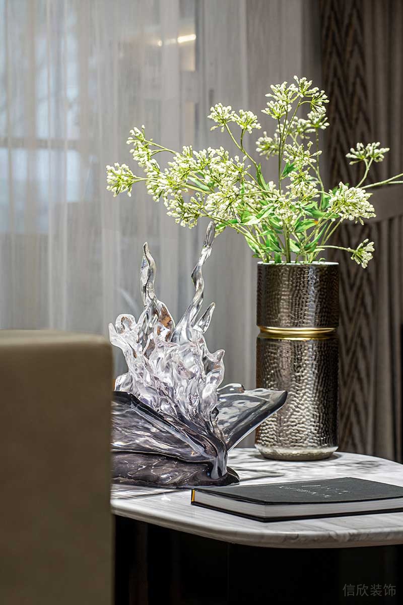 深圳鹽田區(qū)現(xiàn)代輕奢風(fēng)家庭住房裝修設(shè)計案例飾品 深圳鹽田區(qū)現(xiàn)代輕奢風(fēng)家庭住房裝修設(shè)計案例飾品